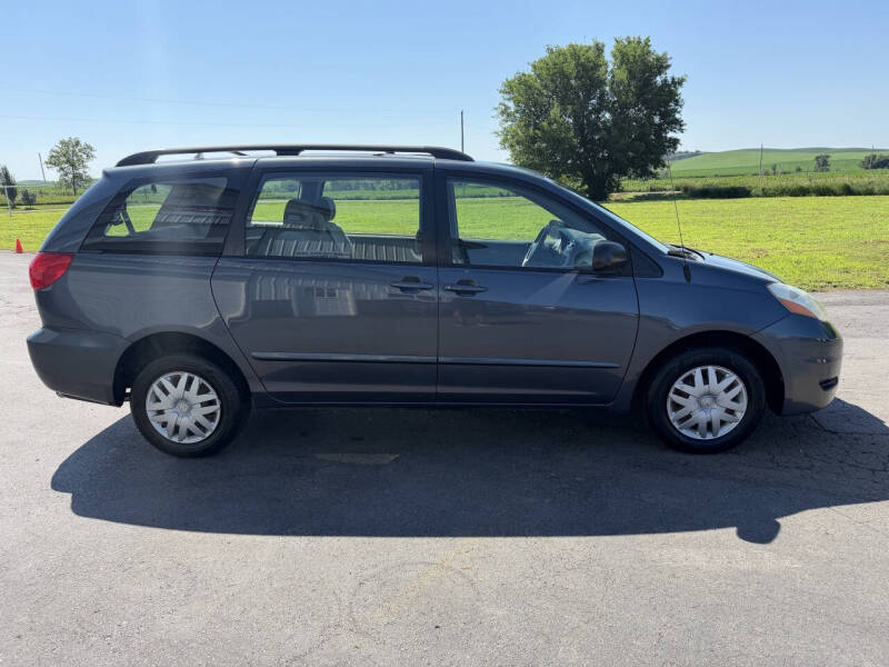 2008 Toyota Sienna CE 8-Passenger
