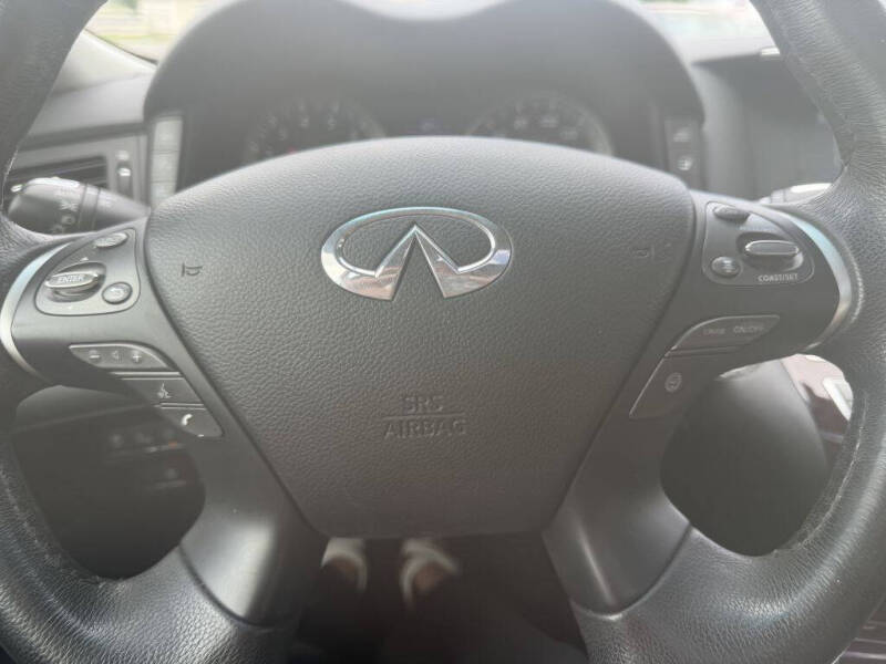 2015 Infiniti Q70 3.7