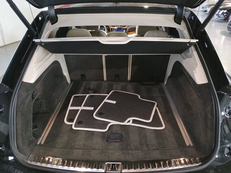 2023 Bentley Bentayga V8