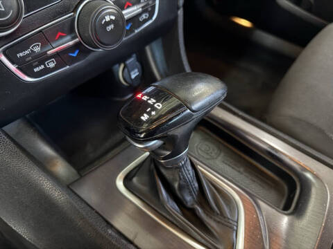 2015 Dodge Charger SE