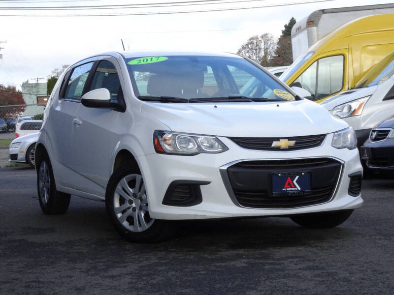 2017 Chevrolet Sonic null photo 2