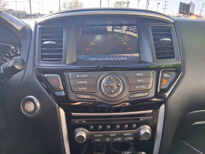 2017 Nissan Pathfinder SV