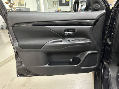 2020 Mitsubishi Outlander ES