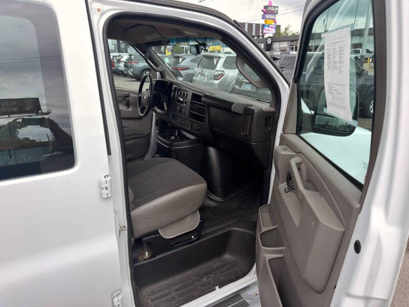 2022 Chevrolet Express 2500