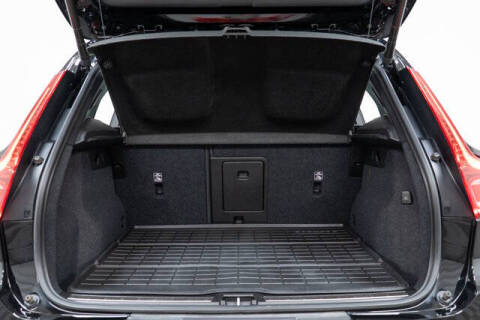 2023 Volvo XC40 B5 Plus Bright Theme