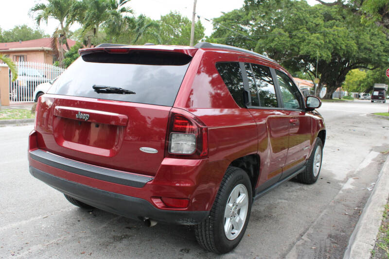 2017 Jeep Compass Latitude photo 13