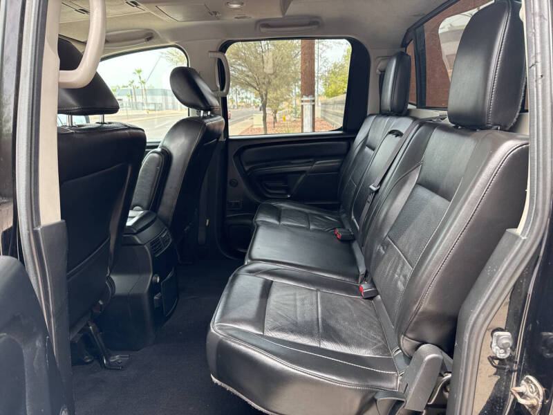 2015 Nissan Titan SV