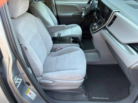 2016 Toyota Sienna LE 8-Passenger