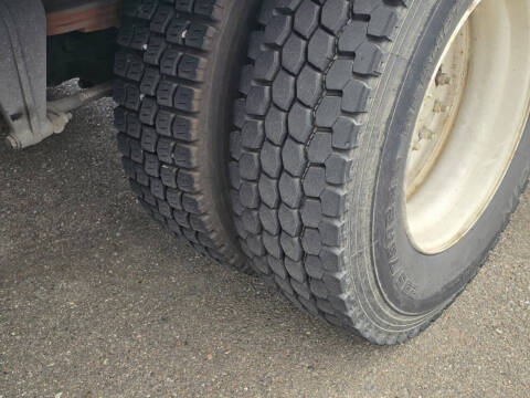 2009 Freightliner M2 106