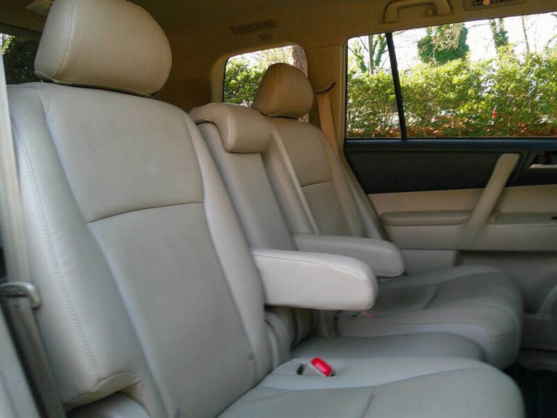 2012 Toyota Highlander SE