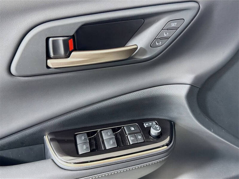 2025 Toyota Crown Signia XLE