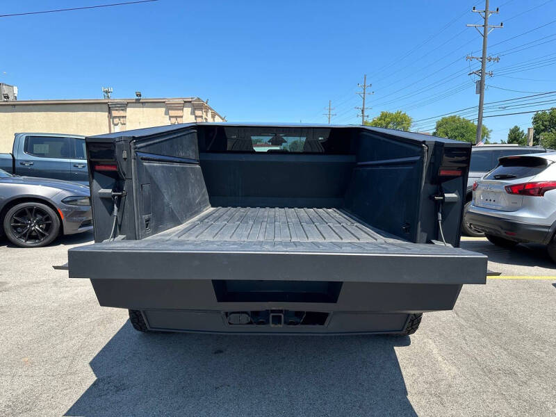 2025 Tesla Cybertruck