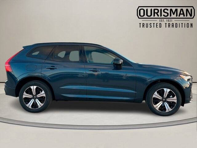 2025 Volvo XC60 T8 Core Dark Theme