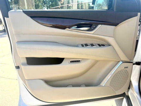 2016 Cadillac Escalade Luxury Collection