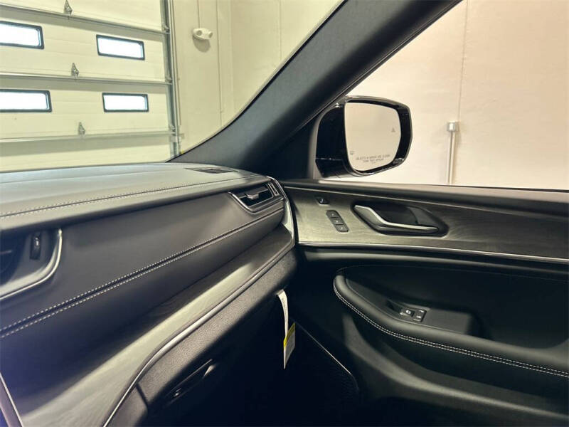 2025 Jeep Grand Cherokee Overland