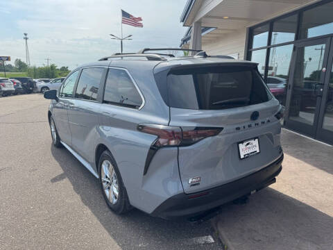 2023 Toyota Sienna Woodland Edition