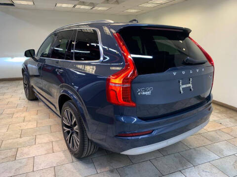 2022 Volvo XC90 T6 Momentum 7-Passenger