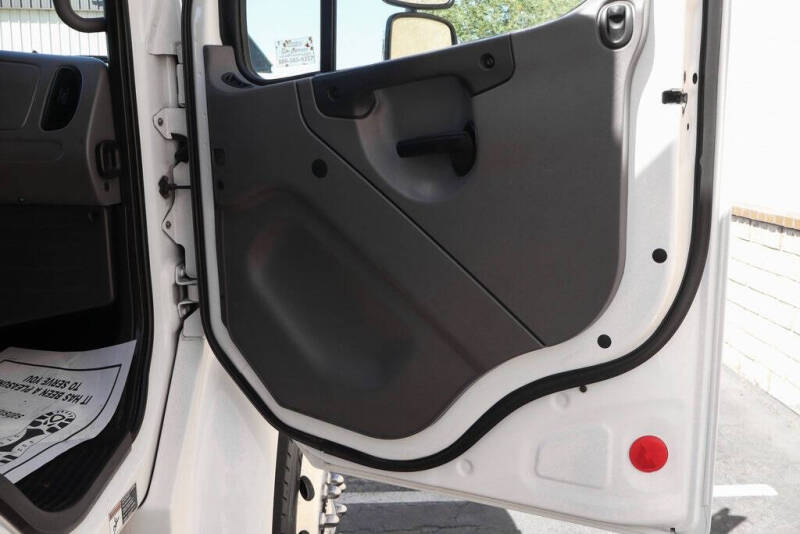 2016 Freightliner M2 106