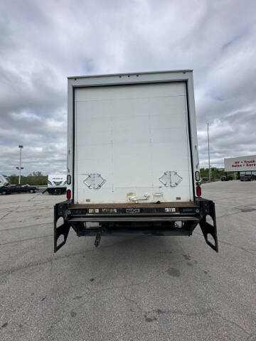 2017 Freightliner M2 106