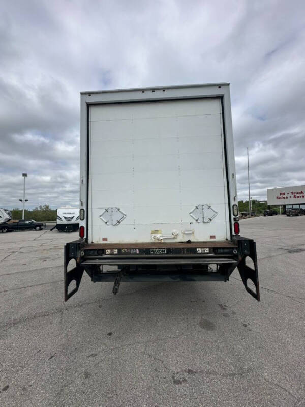 2017 Freightliner M2 106