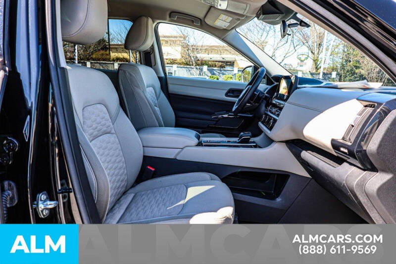 2024 Nissan Pathfinder SV