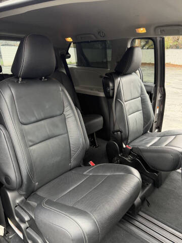 2016 Toyota Sienna SE Premium 8-Passenger