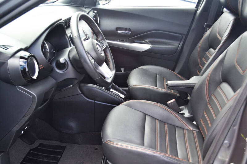2020 Nissan Kicks SR