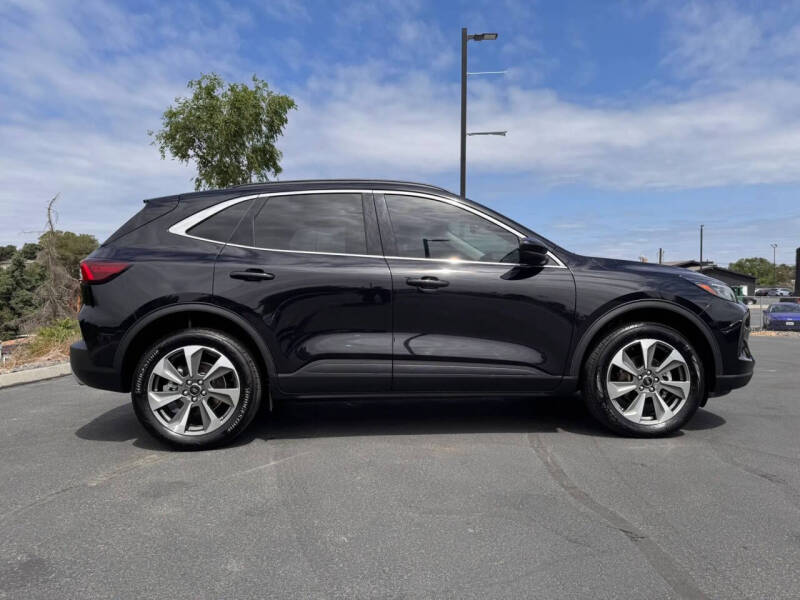 2025 Ford Escape Platinum