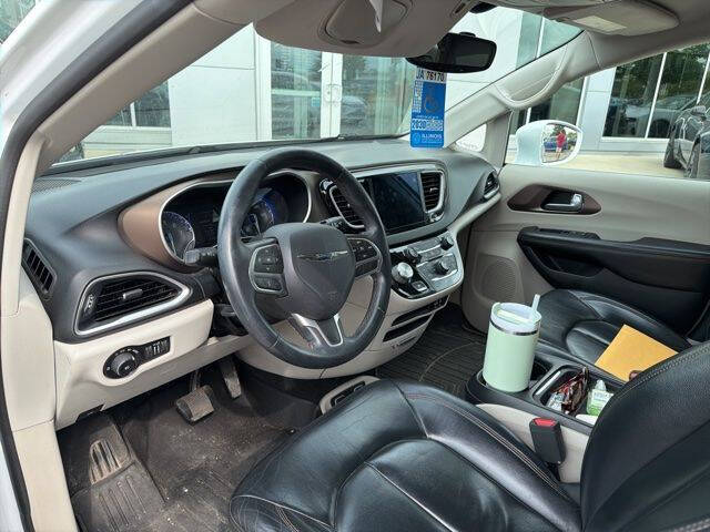 2017 Chrysler Pacifica Touring-L
