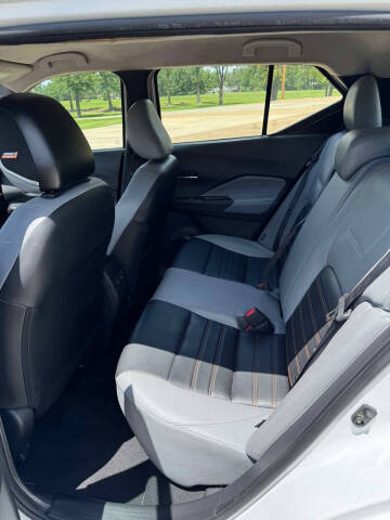 2023 Nissan Kicks SR