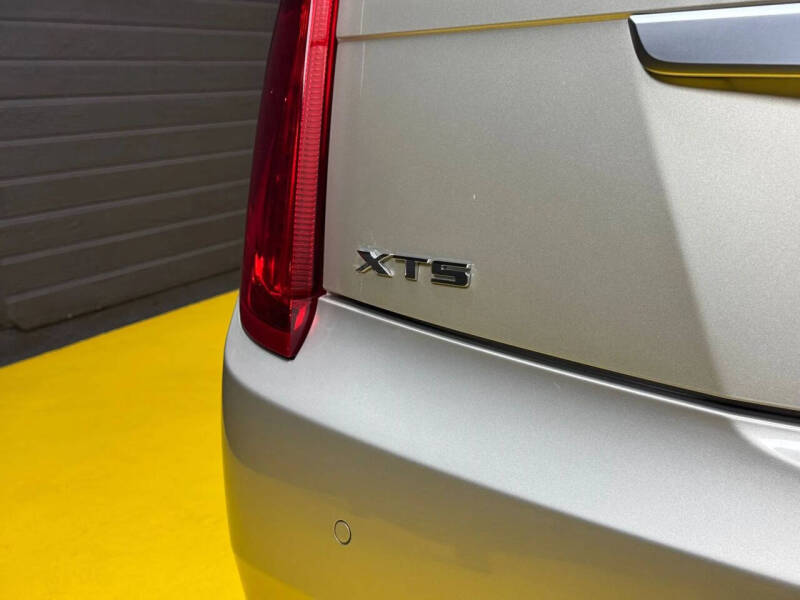 2013 Cadillac XTS Luxury Collection