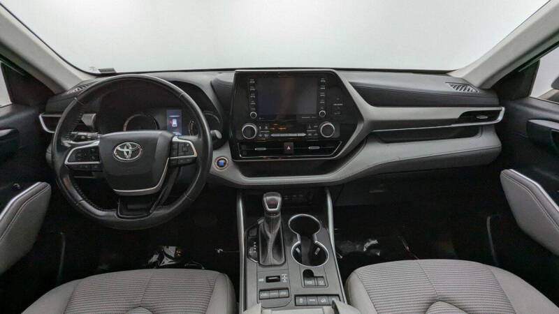 2022 Toyota Highlander LE