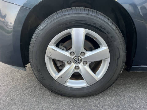 2009 Volkswagen Routan SE