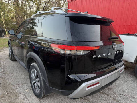 2022 Nissan Pathfinder SL