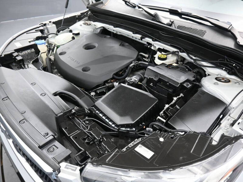 2021 Volvo XC40 T5 Momentum