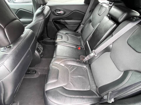 2023 Jeep Cherokee Altitude Lux