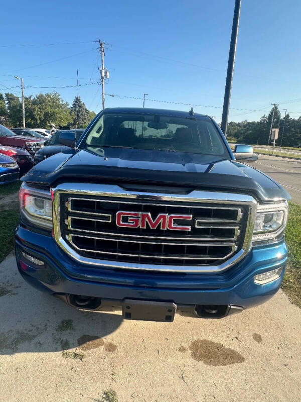 Used 2018 GMC Sierra 1500 SLE with VIN 3GTU2MEC4JG154701 for sale in Oak Creek, WI