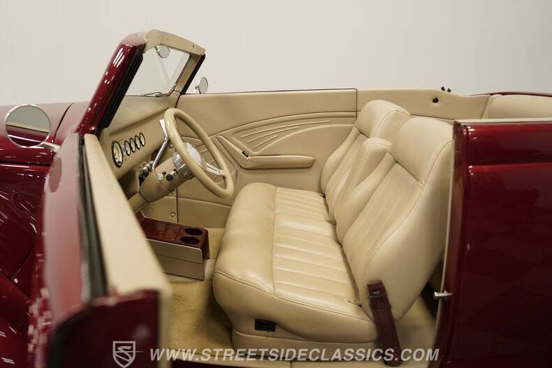 1937 Ford Cabriolet