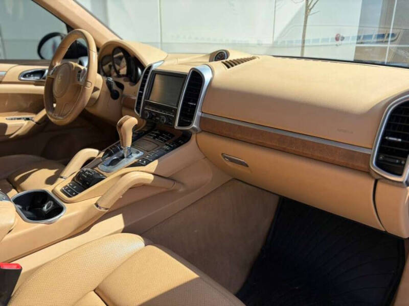 2013 Porsche Cayenne GTS
