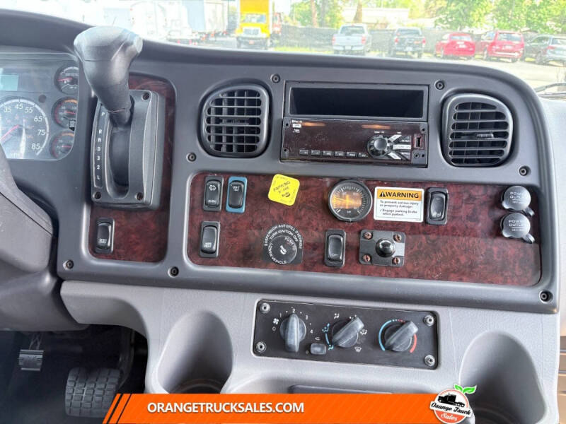 2020 Freightliner M2 106