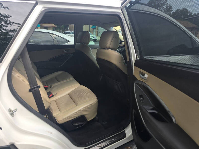 2017 Hyundai Santa Fe SE - Photo 8