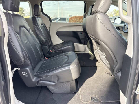 2022 Chrysler Pacifica Touring L