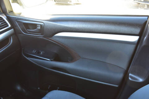 2017 Toyota Highlander LE