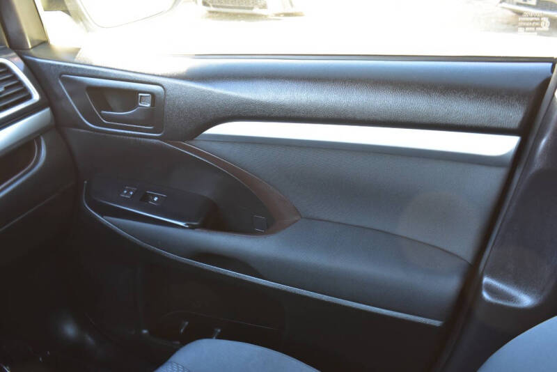 2017 Toyota Highlander LE