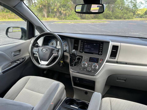2019 Toyota Sienna LE Mobility 7-Passenger