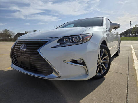 2017 Lexus ES 300h for sale at AUTO DIRECT Bellaire in Houston TX