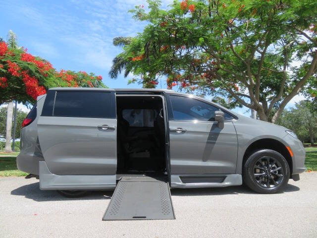 2021 Chrysler Pacifica Touring