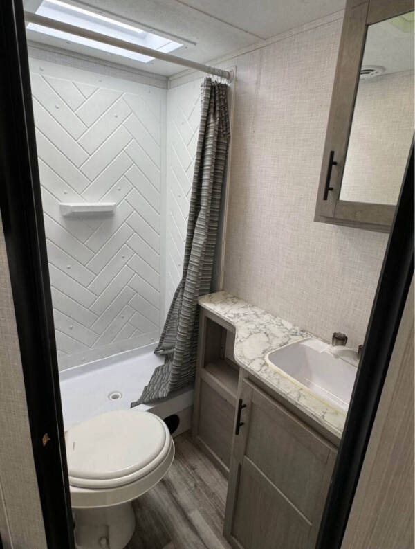 2022 Coleman Light 2455BH