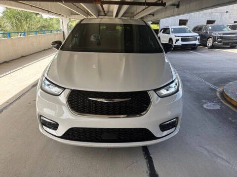 2024 Chrysler Pacifica Touring