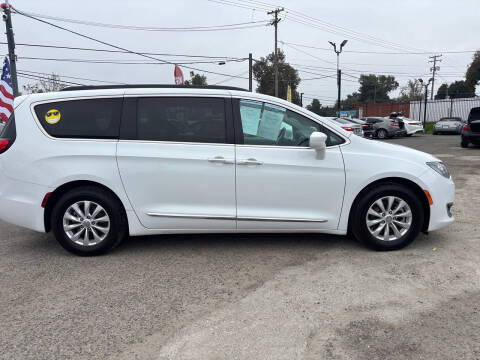 2017 Chrysler Pacifica Touring Plus